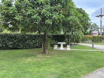 baanmae resort thachana suratthani