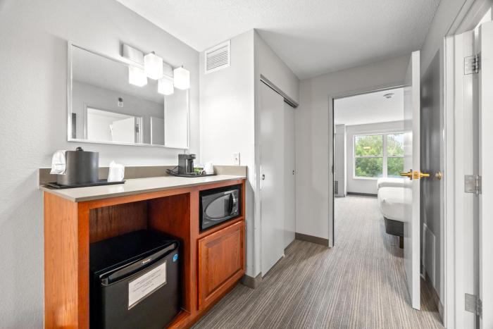 independence stay hotel and suites