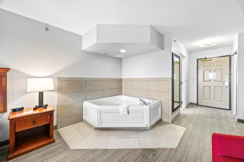 independence stay hotel and suites