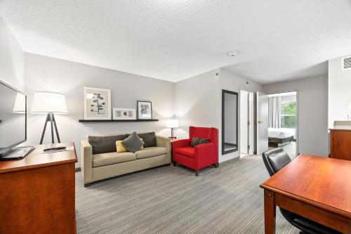 independence stay hotel and suites