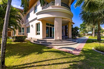 luxury 6 bed mansion cas