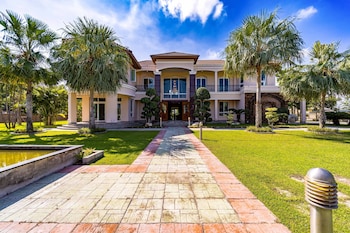 luxury 6 bed mansion cas