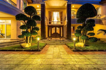 luxury 6 bed mansion cas