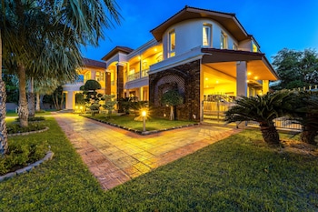 luxury 6 bed mansion cas