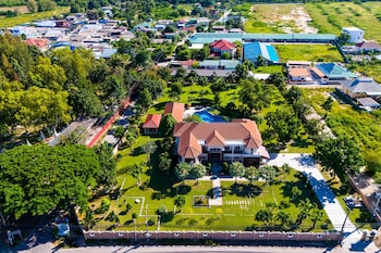 luxury 6 bed mansion cas