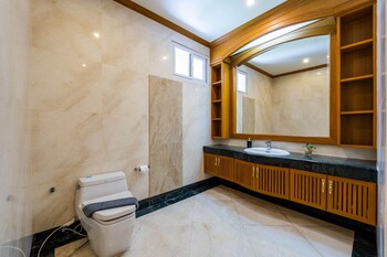 luxury 6 bed mansion cas