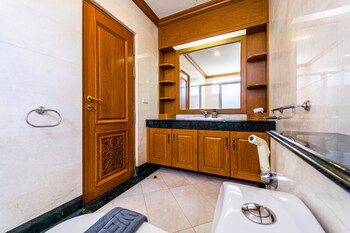 luxury 6 bed mansion cas