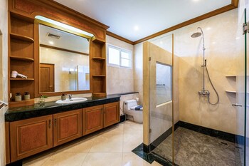 luxury 6 bed mansion cas