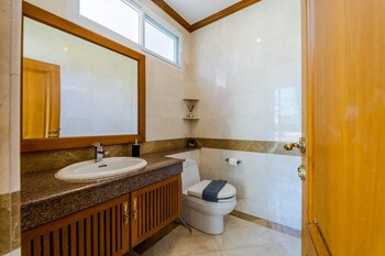 luxury 6 bed mansion cas