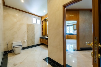 luxury 6 bed mansion cas