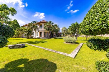 luxury 6 bed mansion cas