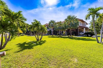 luxury 6 bed mansion cas