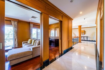 luxury 6 bed mansion cas