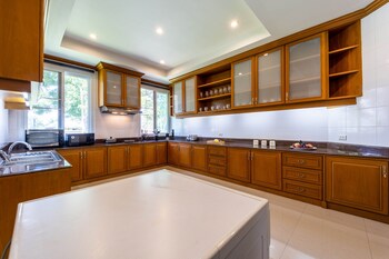 Luxury 6 Bed Mansion - Cas,,3 star