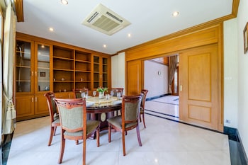 luxury 6 bed mansion cas