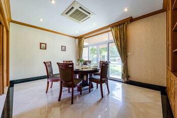 luxury 6 bed mansion cas