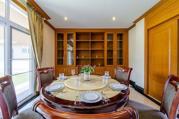 luxury 6 bed mansion cas