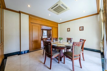 luxury 6 bed mansion cas