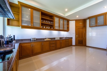 Luxury 6 Bed Mansion - Cas,,3 star