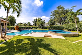 luxury 6 bed mansion cas