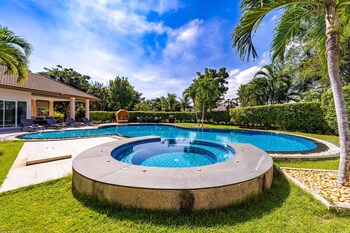 luxury 6 bed mansion cas