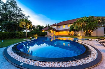 luxury 6 bed mansion cas