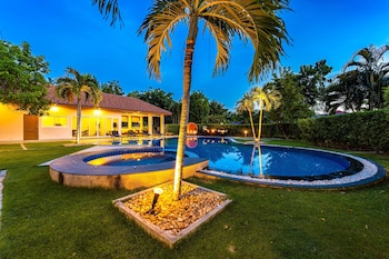 luxury 6 bed mansion cas
