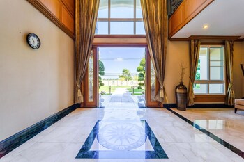 luxury 6 bed mansion cas
