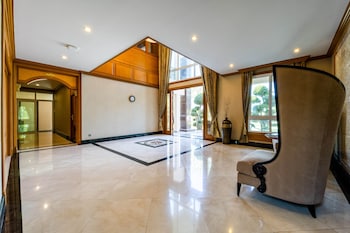 luxury 6 bed mansion cas