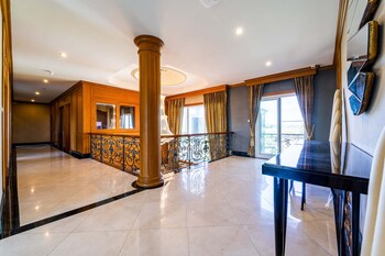 luxury 6 bed mansion cas