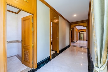 luxury 6 bed mansion cas