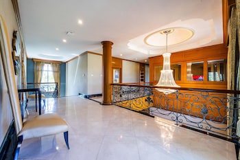 luxury 6 bed mansion cas