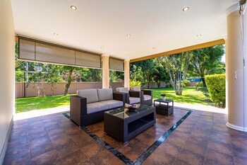 luxury 6 bed mansion cas