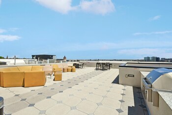 skyline penthouse espadin lohi