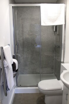 Maze Apartments And Rooms,,3 star