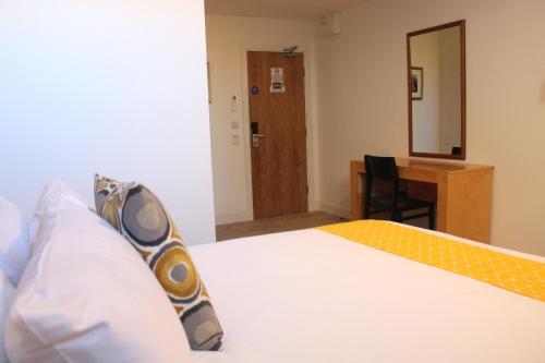 maze apartments and rooms