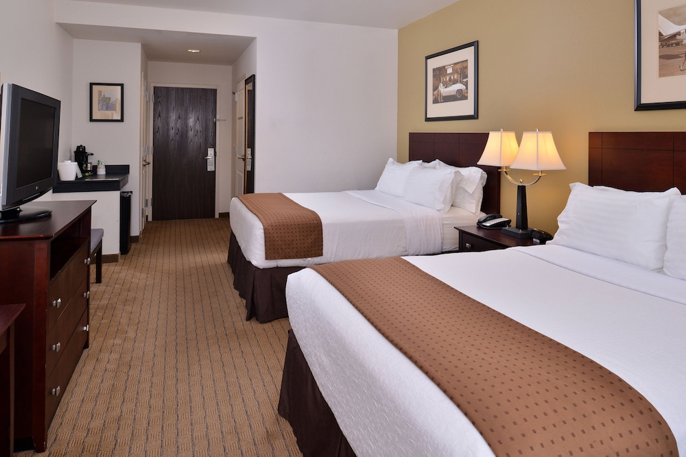 holiday inn madison at the american center by ihg