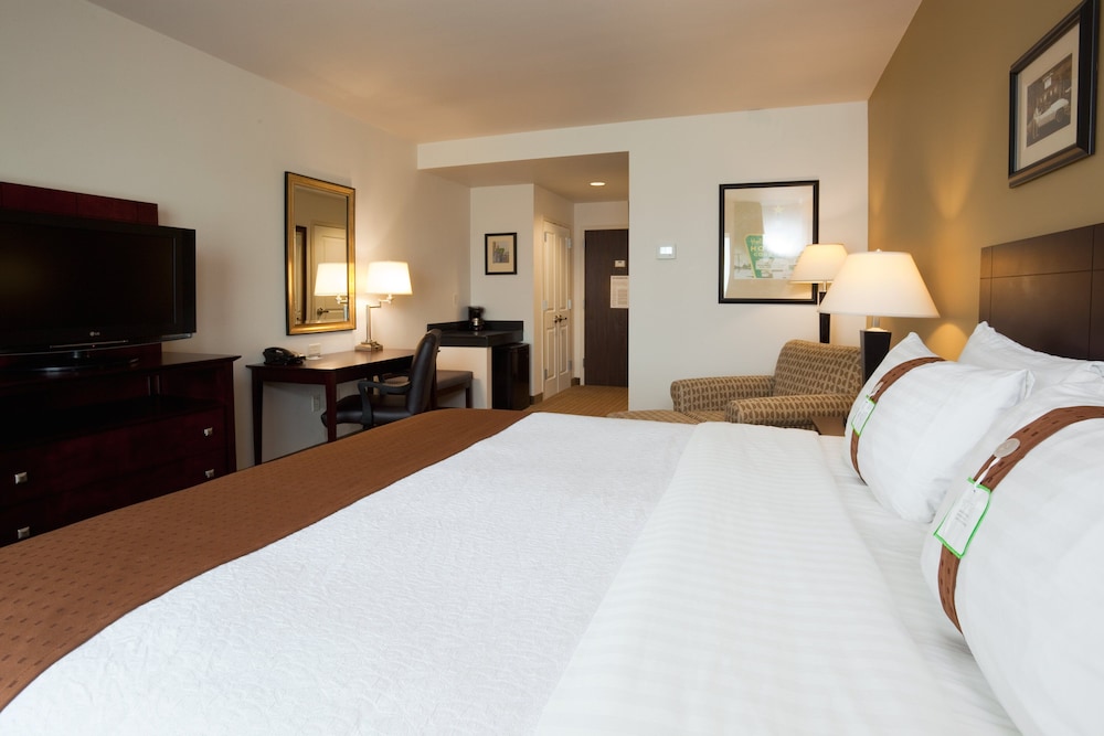 holiday inn madison at the american center by ihg