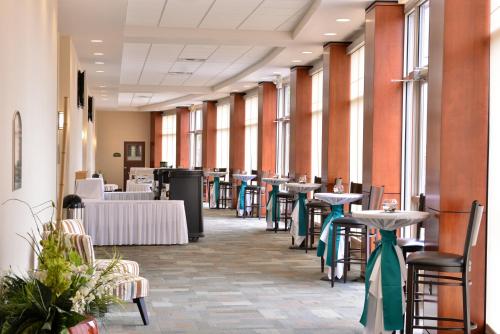 holiday inn madison at the american center by ihg