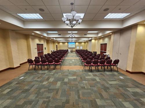 holiday inn madison at the american center by ihg