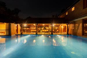 ama stays and trails lily pad kumarakom