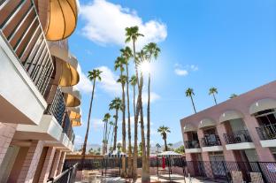 palm desert suites