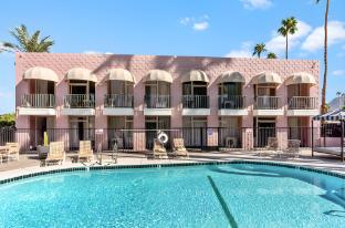 palm desert suites