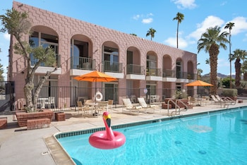 palm desert suites