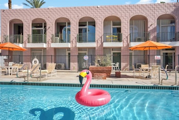 palm desert suites