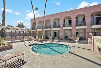 palm desert suites