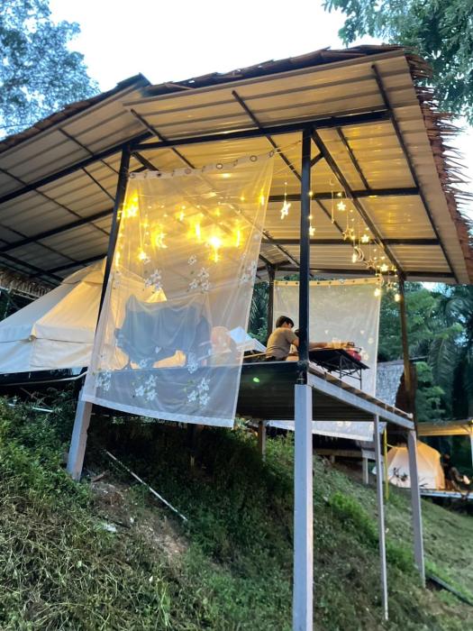 amornkeeree khao sok camping
