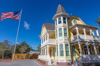 Sunbright Inn,30 Live Oak Ave W,3 star