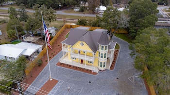 Sunbright Inn,30 Live Oak Ave W,3 star