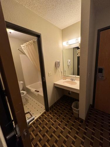 crossroads hotel